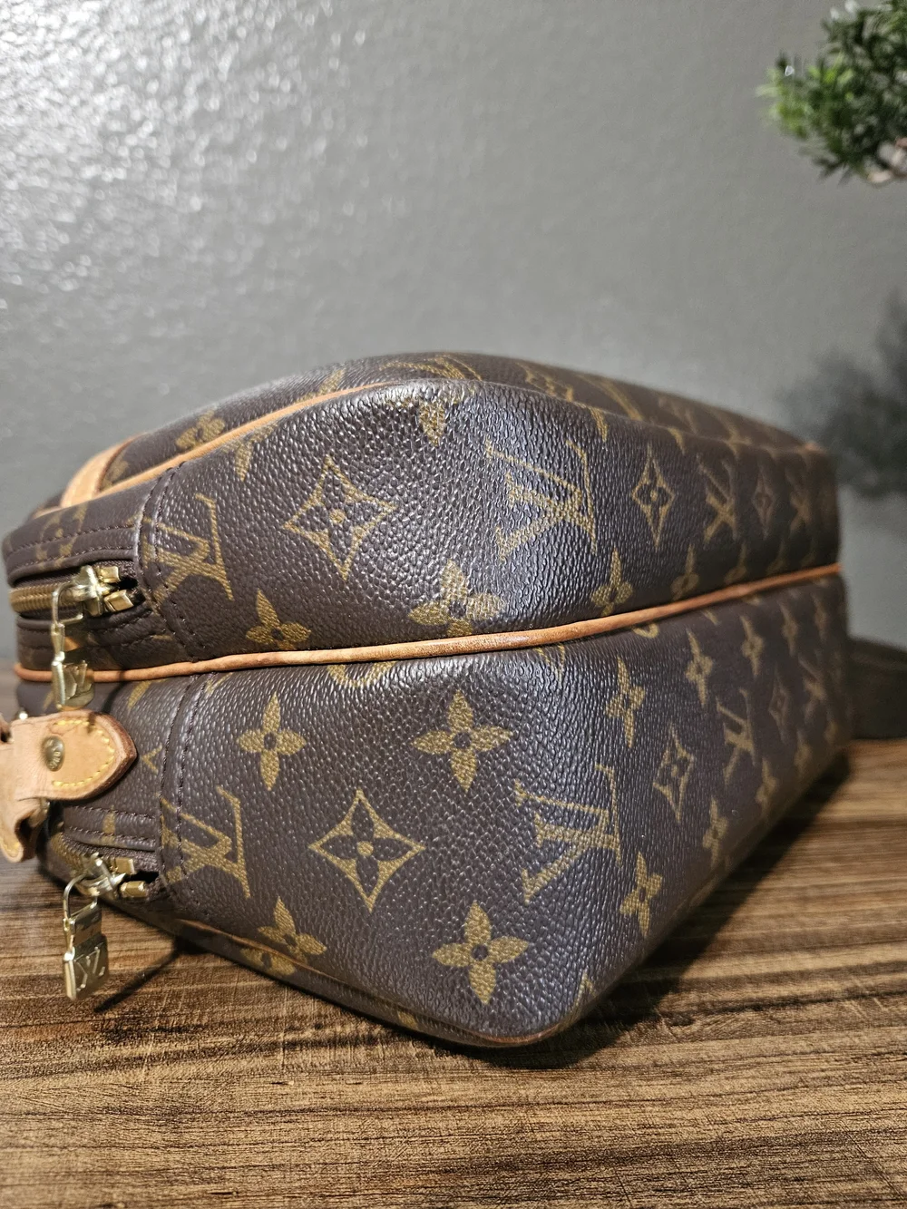 Authentic Louis Vuitton Reporter PM Crossbody Monogram Canvas